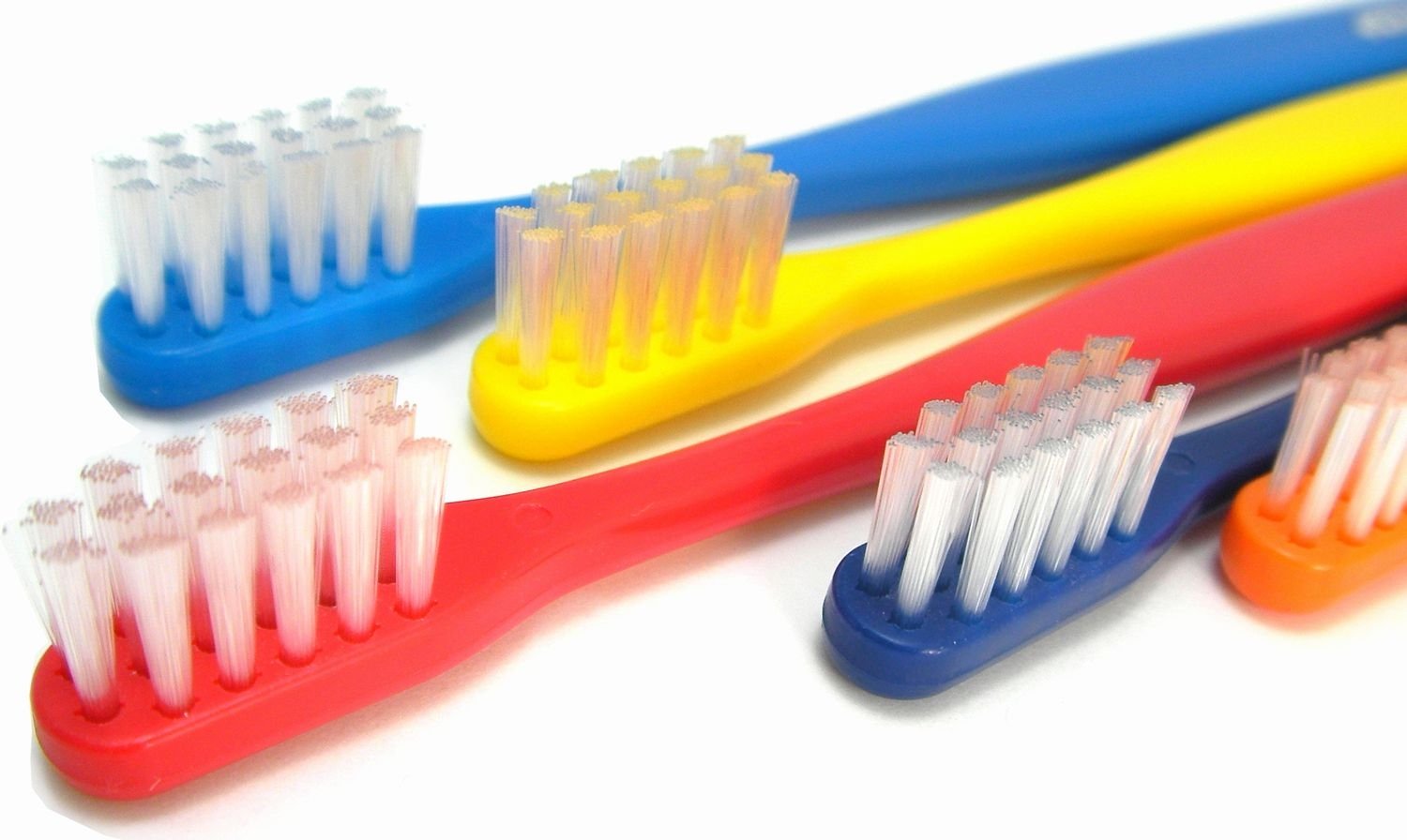 ¿Qué cepillo dental debo de usar?